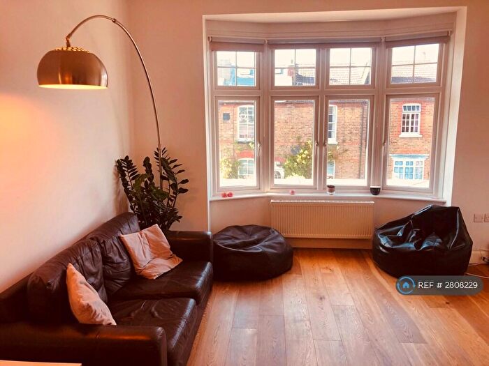 2 Bedroom Flat To Rent In Acre Road, Kingston Upon Thames, KT2