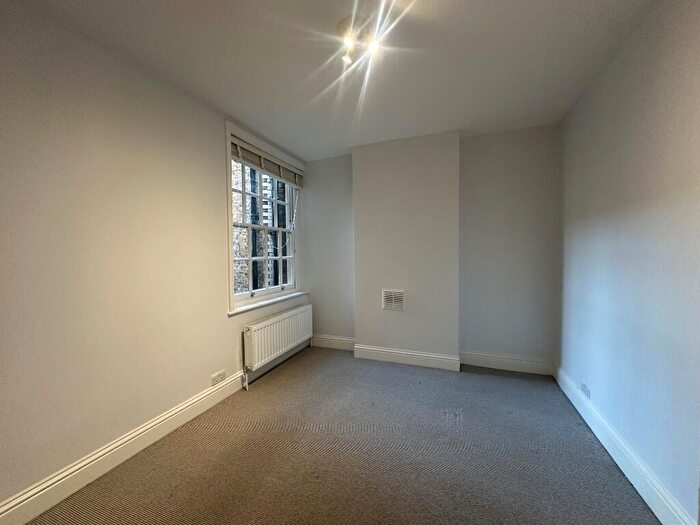 1 Bedroom Flat To Rent In Walworth Village, London, SE17