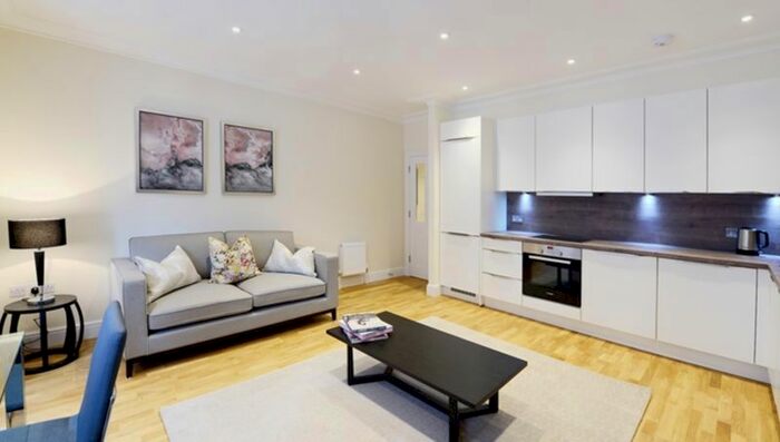 2 Bedroom Flat To Rent In Hamlet Gardens, London, W6