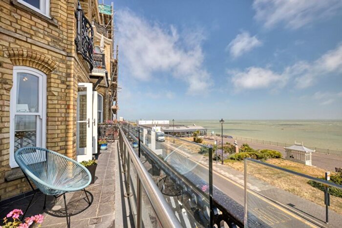 2 Bedroom Flat For Sale In D'este Road, Ramsgate, Kent, CT11
