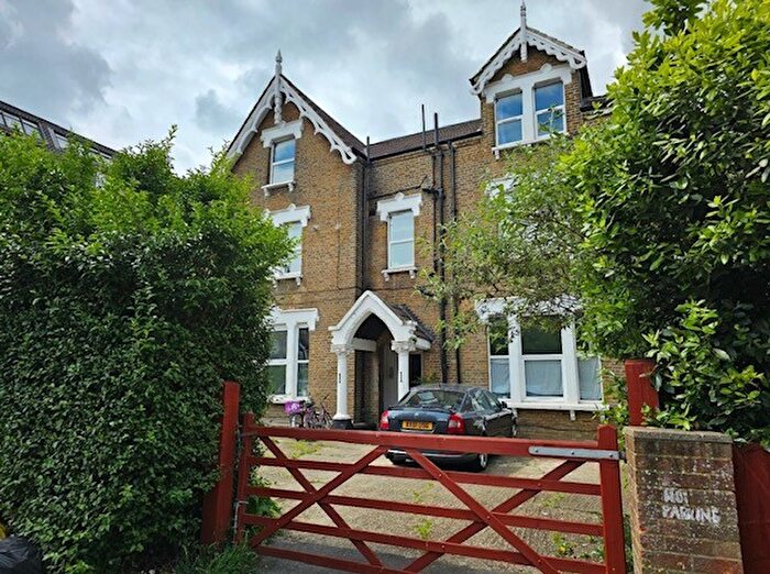 Studio To Rent In Hopton Road, London, SW16