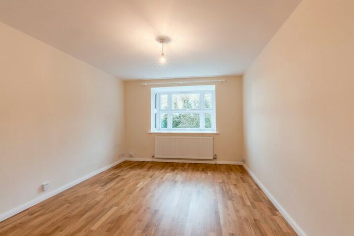 1 Bedroom Flat To Rent In Oakleigh Road North, London, N20