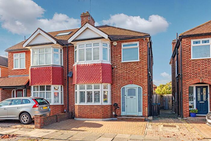 3 Bedroom Semi Detached House For Sale In Amberley Road, EN1