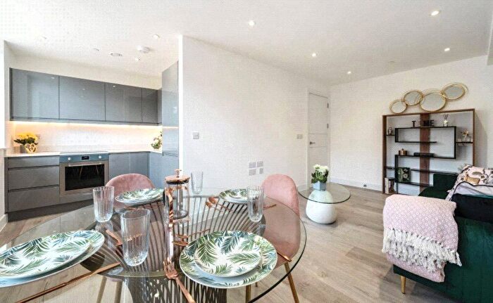 2 Bedroom Flat For Sale In Stafford Road, Wallington, SM6