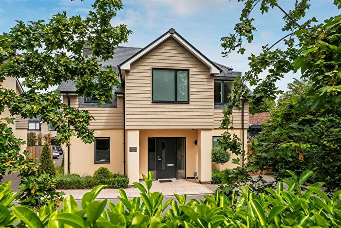 6 Bedroom Detached House For Sale In Kennel Lane, Fetcham, KT22