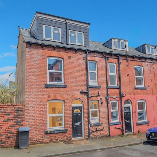 3 Bedroom Terraced House To Rent In Harold Grove, Leeds, LS6