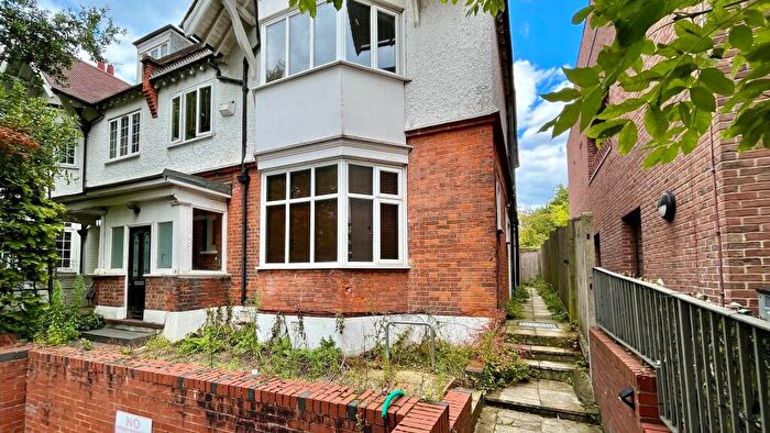 Studio To Rent In Finchley, London, NW2