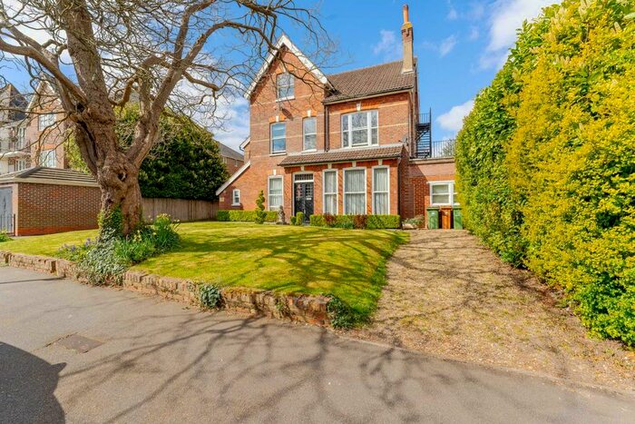 1 Bedroom Flat To Rent In Stanley Road, Sutton SM2