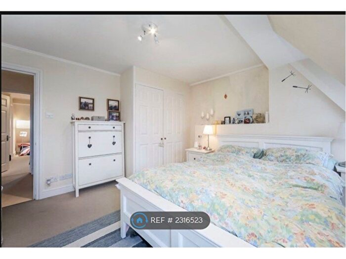 2 Bedroom Flat To Rent In Merton Road, London, SW19
