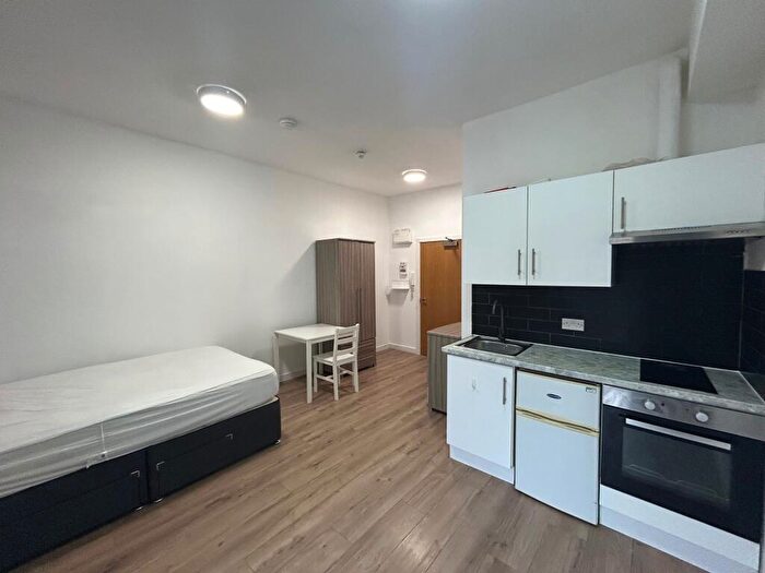 Flat To Rent In Burnside Road, Chadwell Heath, RM8