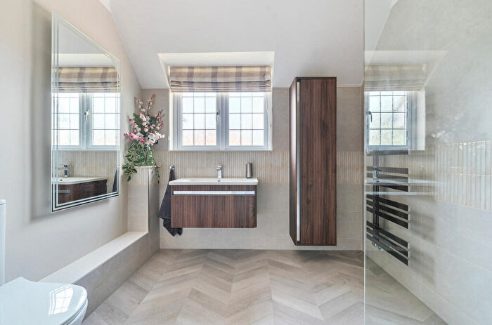 4 Bedroom Detached House For Sale In Hanningtons Way, Burghfield Common, Reading, Berkshire, RG7