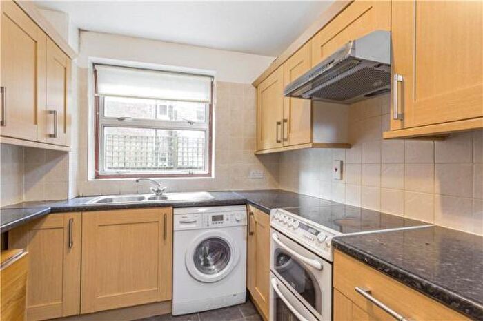 2 Bedroom Flat To Rent In St. Mary Le Park Court, Parkgate Road, Battersea, SW11