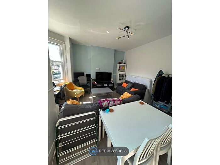 3 Bedroom Flat To Rent In Gosberton Road, London, SW12