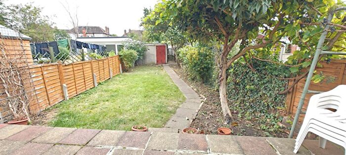 3 Bedroom Terraced House To Rent In Firs Lane, Winchmore Hill, N21