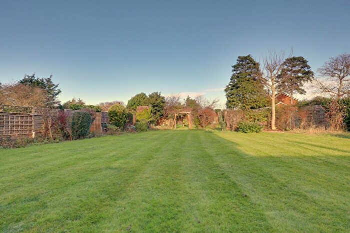 4 Bedroom Detached House For Sale In Victoria Road, Hayling Island, PO11