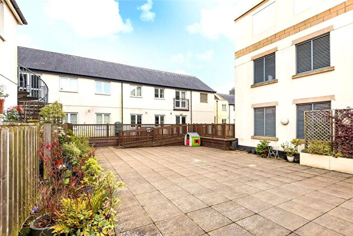 2 Bedroom Flat To Rent In Marriotts Walk, Witney, Oxfordshire, OX28
