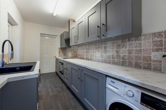 2 Bedroom Flat To Rent In Julian Avenue, Newcastle Upon Tyne NE6