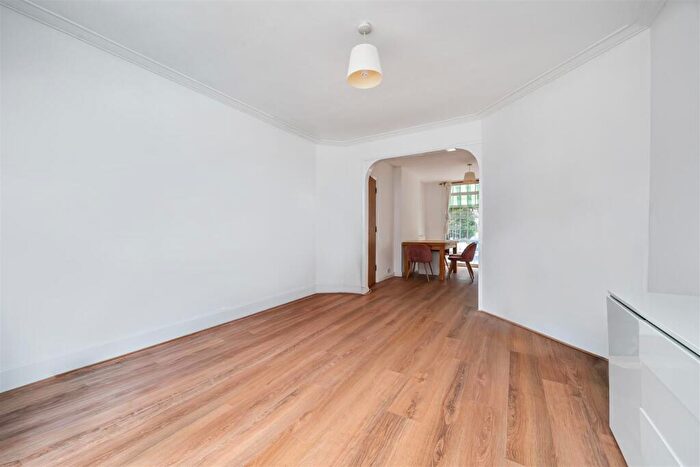 4 Bedroom Detached House To Rent In The Gardens, Harrow, HA1