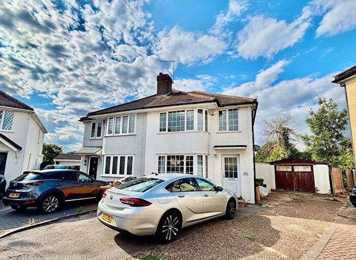 3 Bedroom House To Rent In Chestnut Close, Hornchurch, RM12