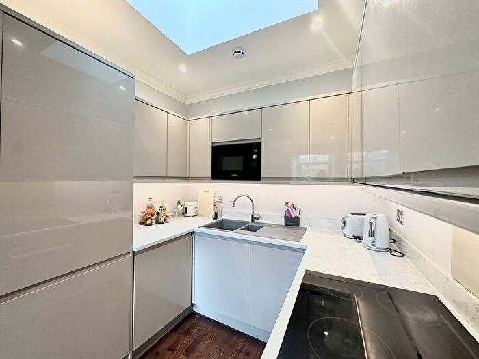 2 Bedroom Flat To Rent In Finborough Road, London, SW10