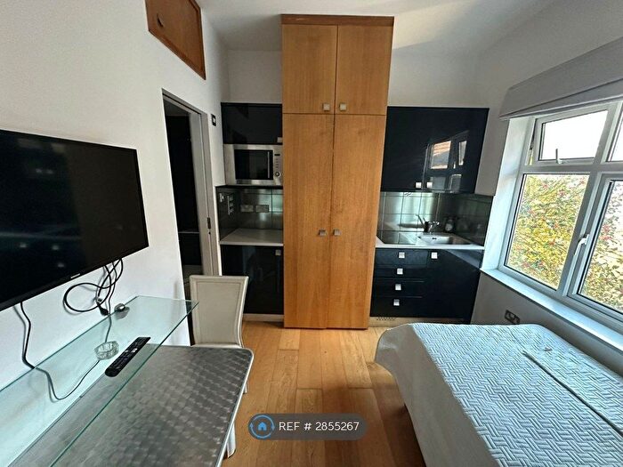 Studio To Rent In Templar Avenue, Golders Green, NW11