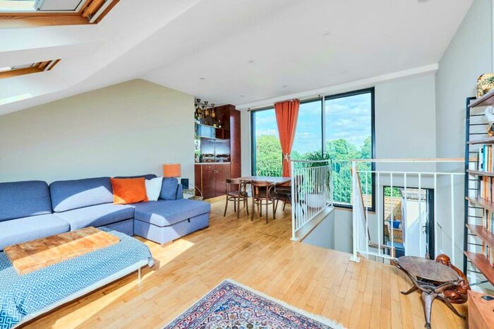 2 Bedroom Flat To Rent In Strathblaine Road, London, SW11