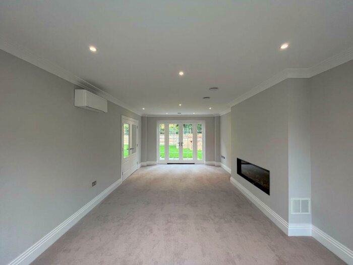 6 Bedroom Detached House To Rent In Broadoaks Park Road, KT14