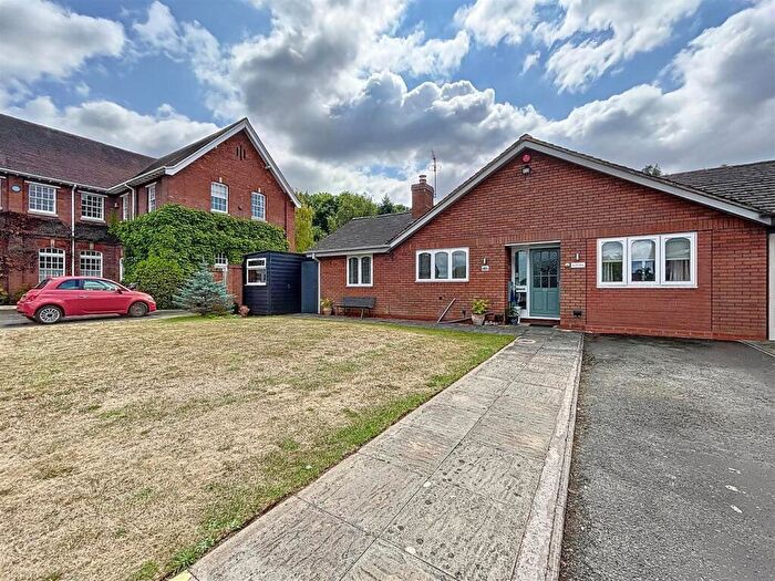 3 Bedroom Detached Bungalow For Sale In Frythe Close, Kenilworth, CV8