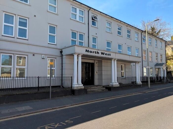 1 Bedroom Flat To Rent In North West Apartment, Woodford Road, Watford, Hertfordshire, WD17