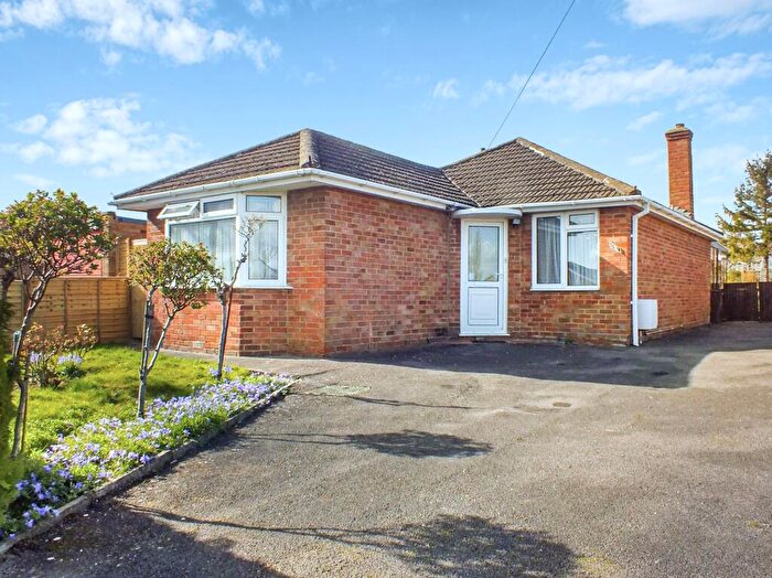 2 Bedroom Detached Bungalow To Rent In Gosford Close, Kidlington, OX5