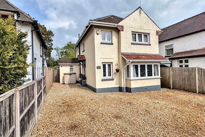 3 Bedroom Detached House For Sale In Bearwood, BH11