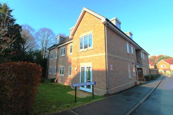 2 Bedroom Flat To Rent In Windermere Gate, Bracknell, RG12