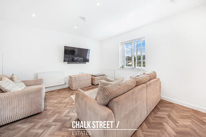 1 Bedroom Apartment For Sale In Rowden Court, Spitfire Approach, Hornchurch, RM12