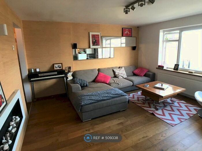 2 Bedroom Flat To Rent In Richard Court, London, N22