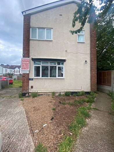 1 Bedroom Flat To Rent In Inverness Avenue - Online Registration Required, SS0