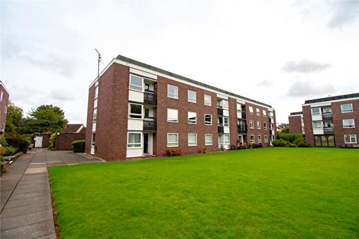 2 Bedroom Apartment For Sale In Lancelyn Court, Spital, Wirral, CH63