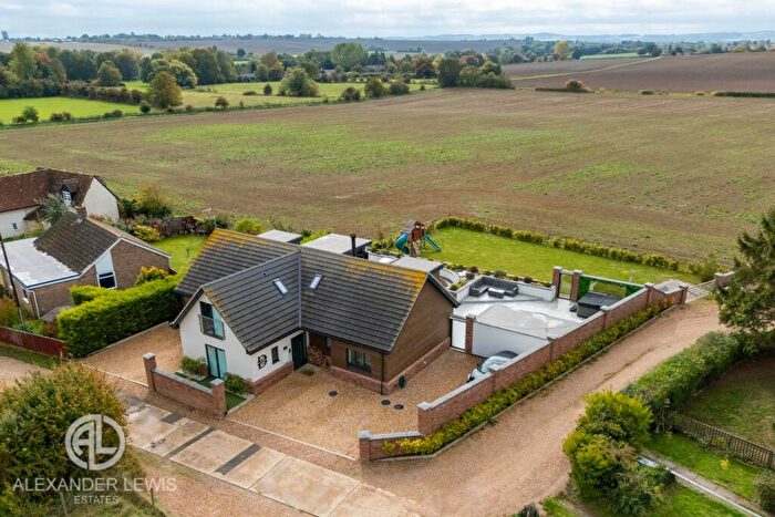 4 Bedroom Detached House For Sale In Rectory Road, Shefford, Beds, SG17