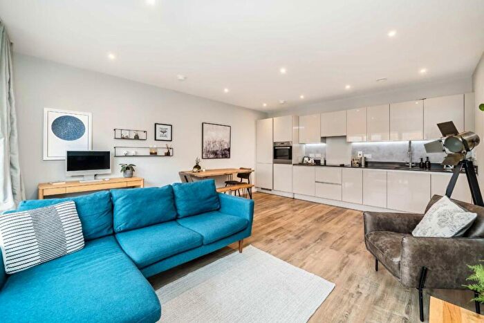 1 Bedroom Flat For Sale In Royal Engineers Way, Finchley, NW7