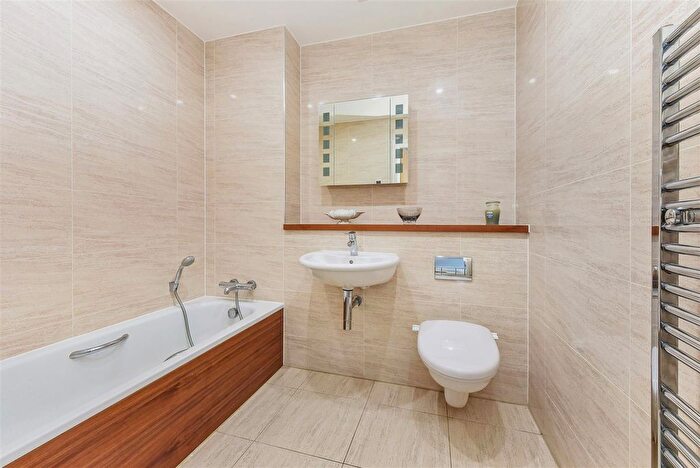 2 Bedroom Flat For Sale In Tudor Court, Liphook, GU30
