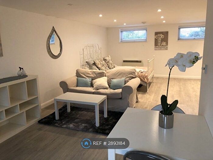 Studio To Rent In Slough, Slough, SL1