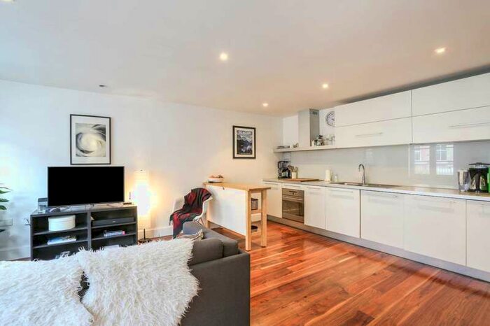 1 Bedroom Apartment To Rent In Bromells Road, Clapham Common SW4