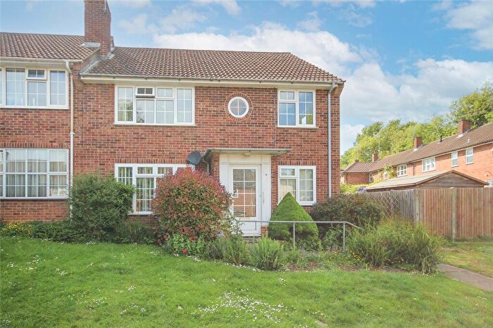 2 Bedroom Maisonette For Sale In Digswell Rise, Welwyn Garden City, Hertfordshire, AL8