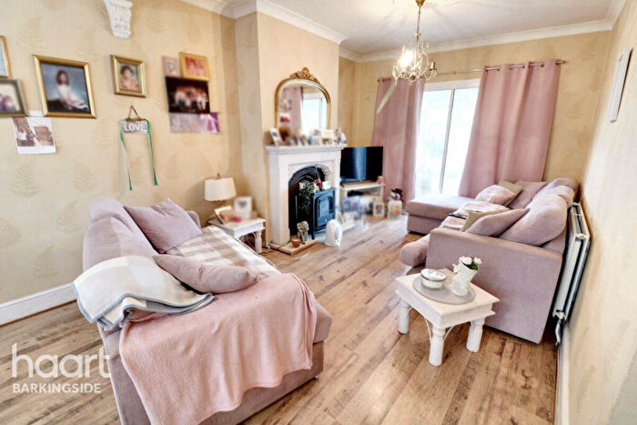 3 Bedroom Terraced House For Sale In Applegarth Drive, Newbury Park, IG2
