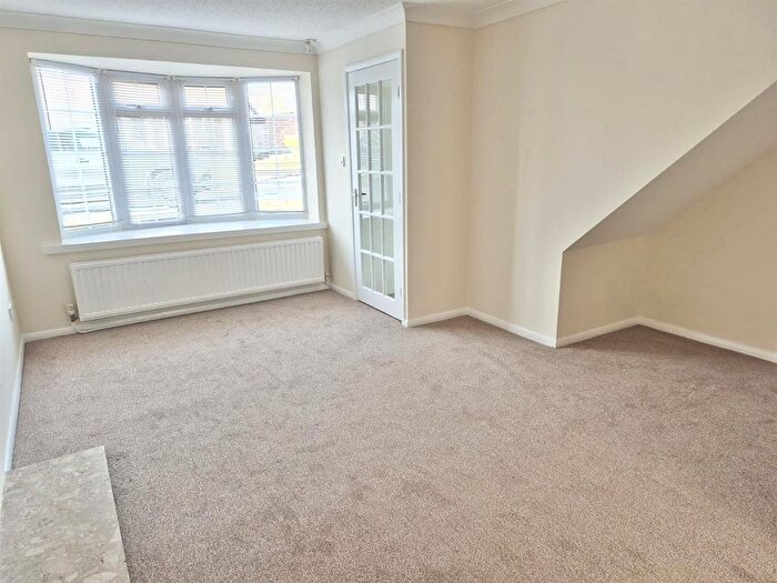 2 Bedroom Semi-detached House To Rent In Chestnut Mews, Mansfield, NG18
