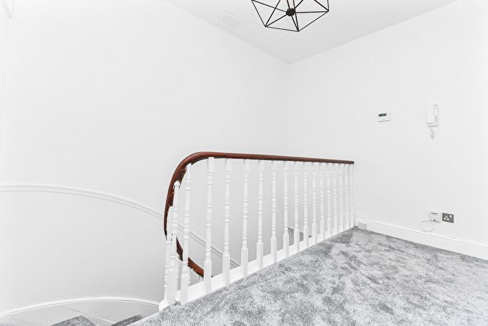 2 Bedroom Flat To Rent In Warrington Crescent, London, W9