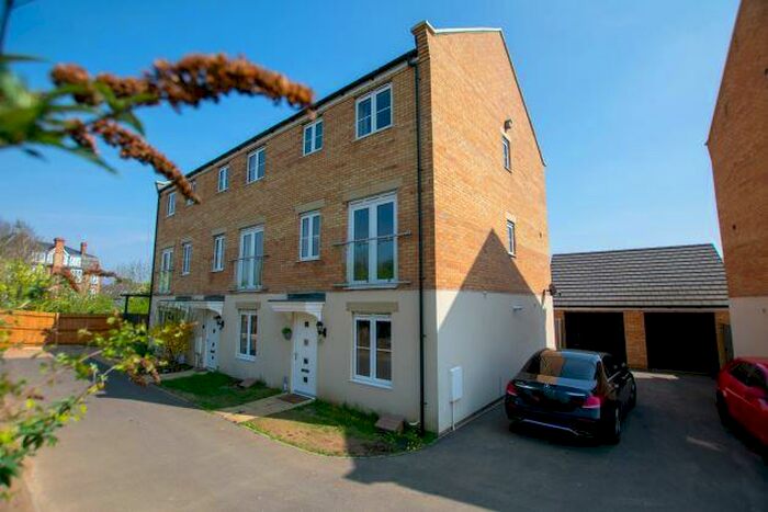 4 Bedroom Town House To Rent In Shipton Grove, Hempsted, Peterborough, PE7