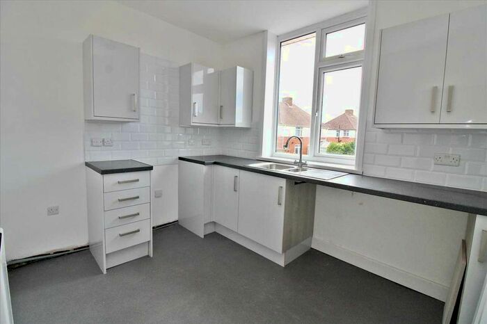 2 Bedroom Flat To Rent In Wimborne Road, Bournemouth, BH11