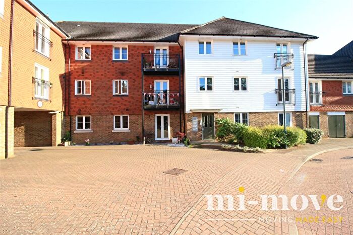 2 Bedroom Flat To Rent In Albion Way, Edenbridge, TN8