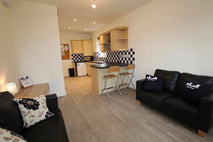 2 Bedroom Flat To Rent In Towcester Road, Northampton, NN4
