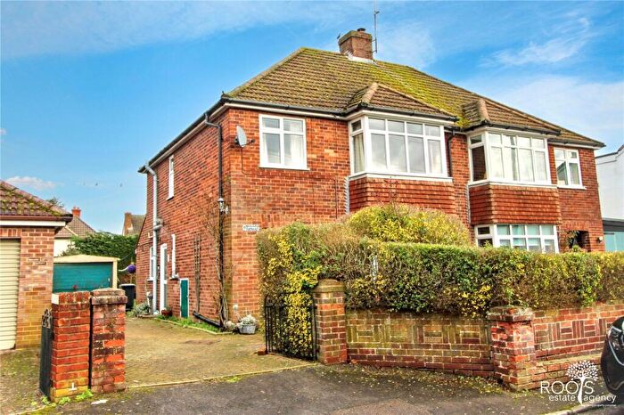 3 Bedroom Semi Detached House For Sale In St Johns Road, Thatcham, Berkshire, RG19